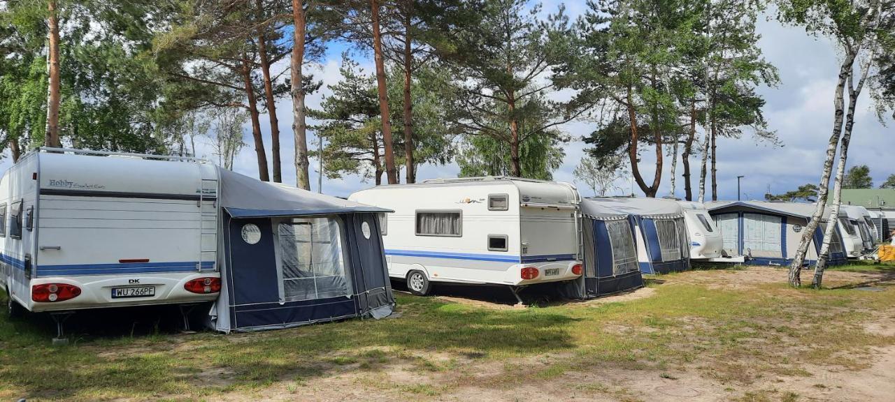 Nowoczesne Przyczepy Kempingowe Chalupy Royal-Camp Exteriör bild