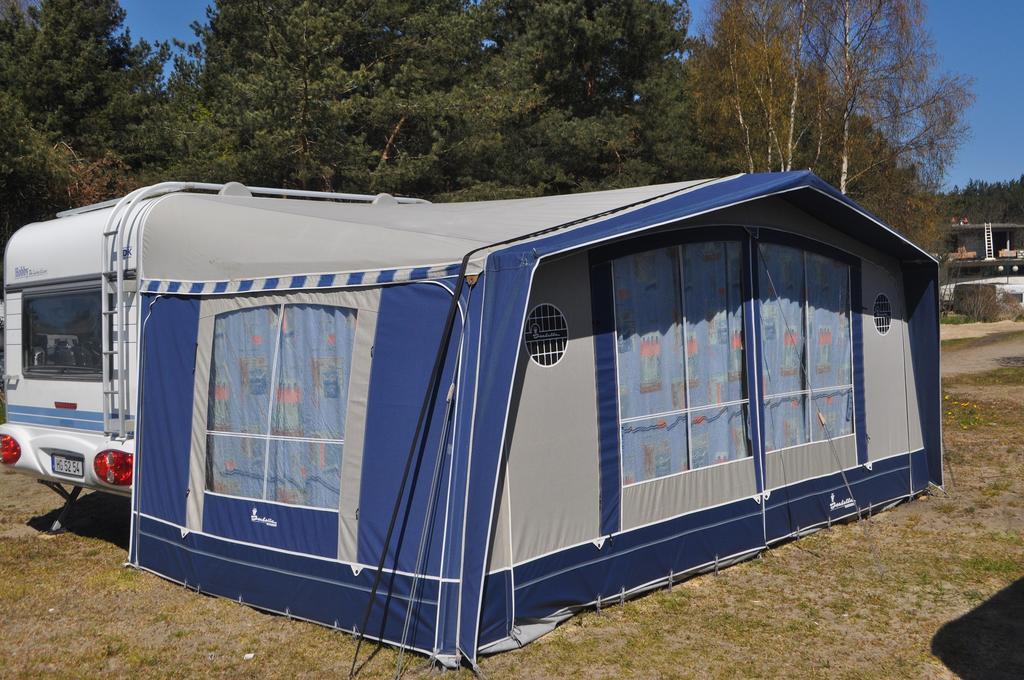 Nowoczesne Przyczepy Kempingowe Chalupy Royal-Camp Exteriör bild