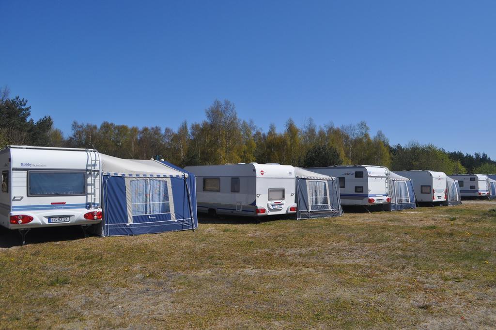 Nowoczesne Przyczepy Kempingowe Chalupy Royal-Camp Exteriör bild