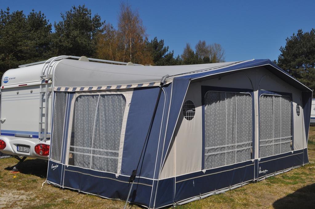 Nowoczesne Przyczepy Kempingowe Chalupy Royal-Camp Exteriör bild