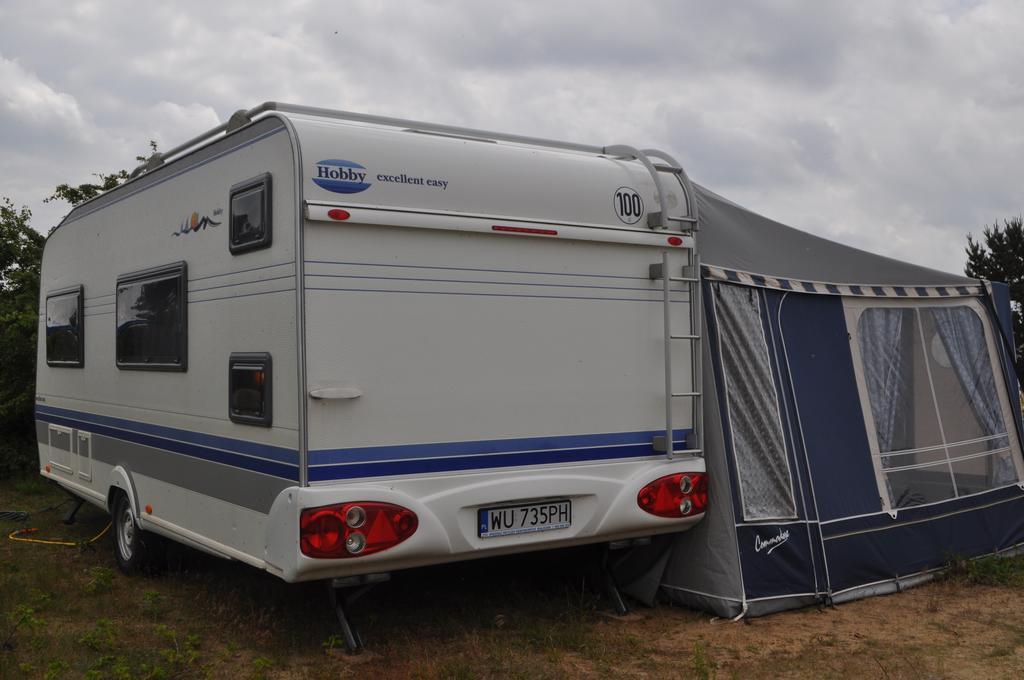 Nowoczesne Przyczepy Kempingowe Chalupy Royal-Camp Exteriör bild
